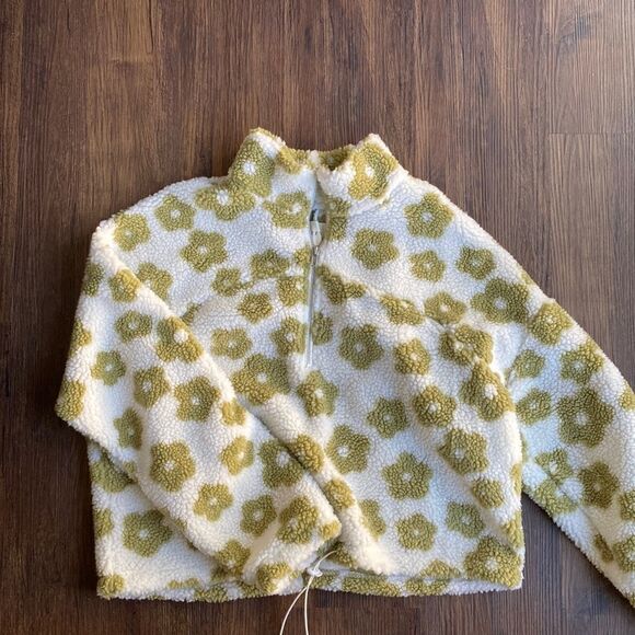 HYFVE Tops - HYFVE Olive Green Floral Print Cropped Top Half Zip Sweater